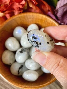 Polished Rainbow Moonstone tumbled Stone - White with Blue Flash ( pack of 5)
